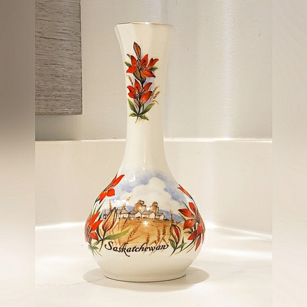 🇨🇦Vintage Saskatchewan collectable vase